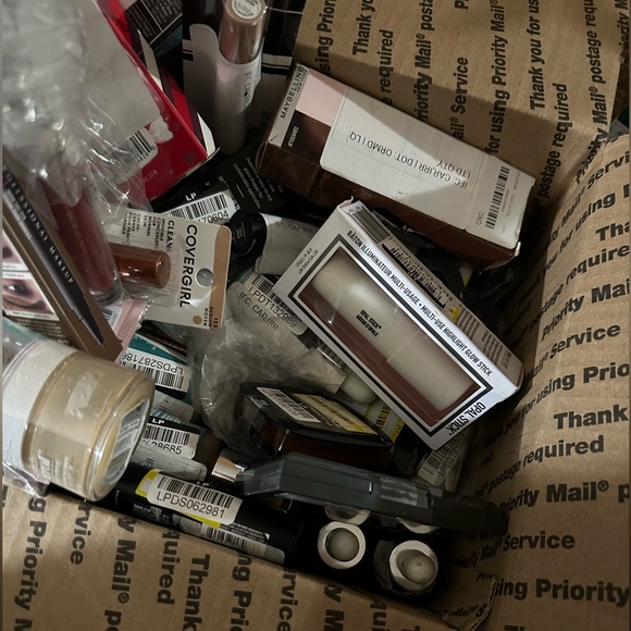 Cosmetic target pallet box 60pc - Picture 3 of 4